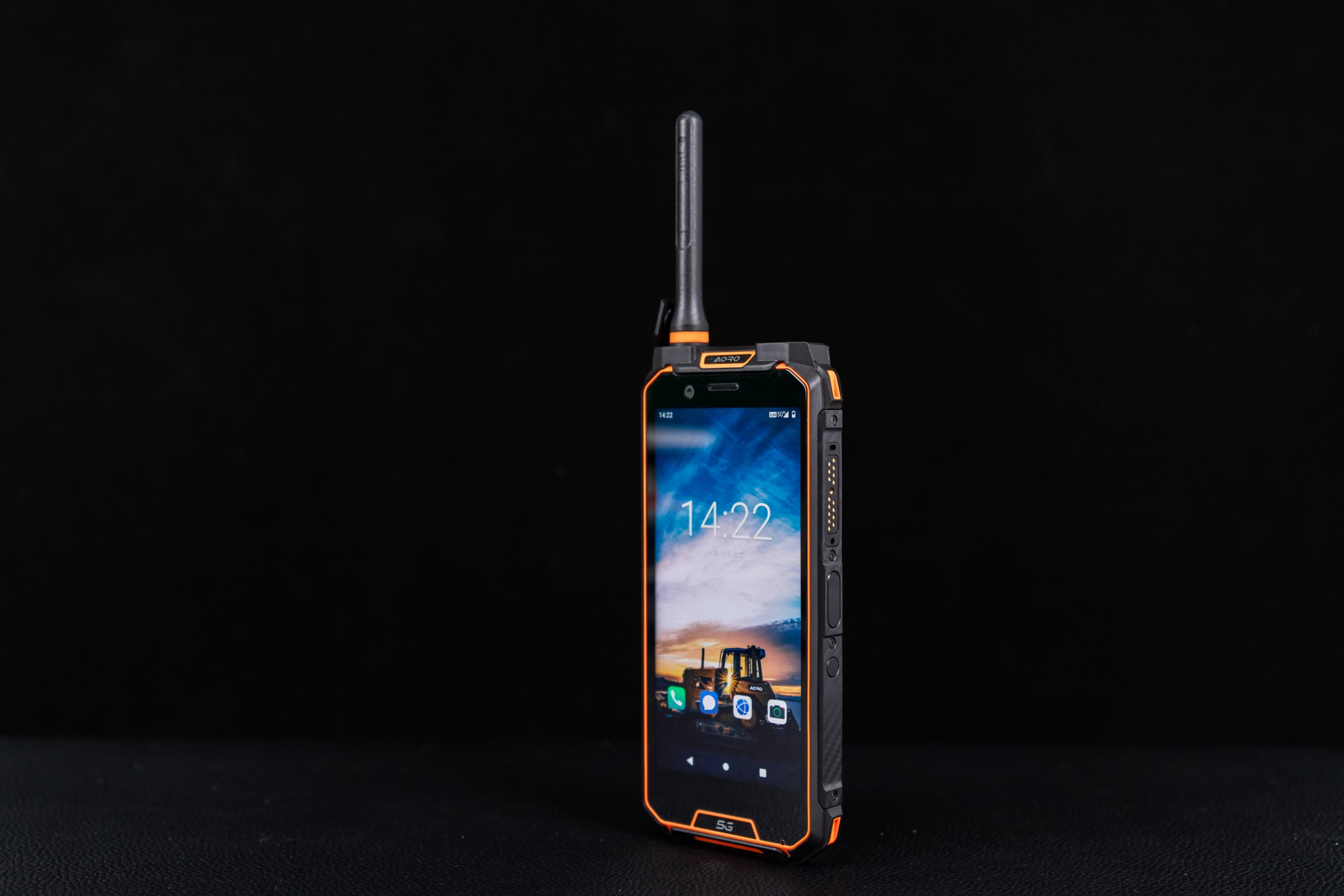 热门三防对讲机三款解析：强悍防护+PoC通信新体验