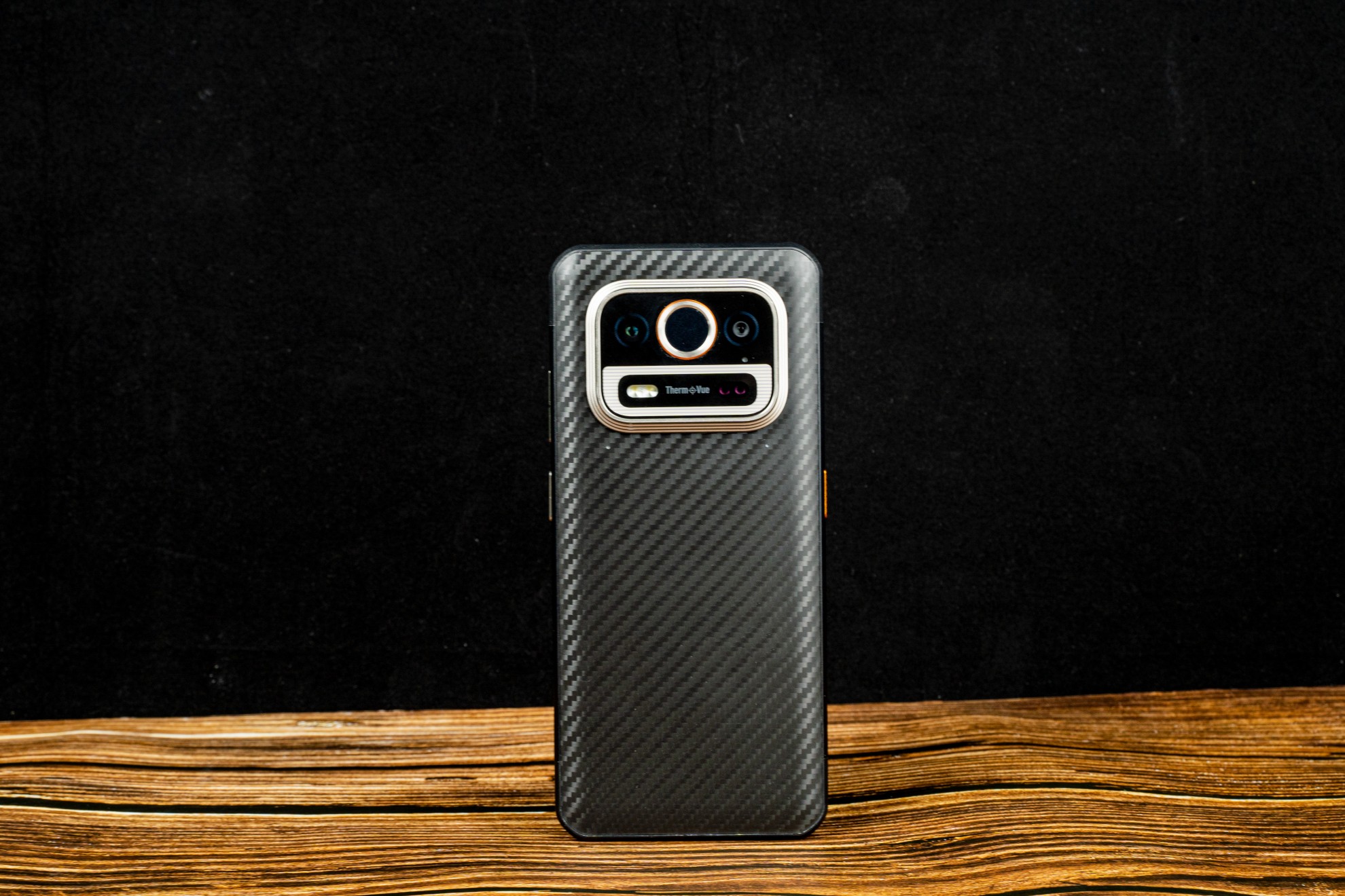 三防手机技术迭代提速，红外热成像构建全天候作业能力