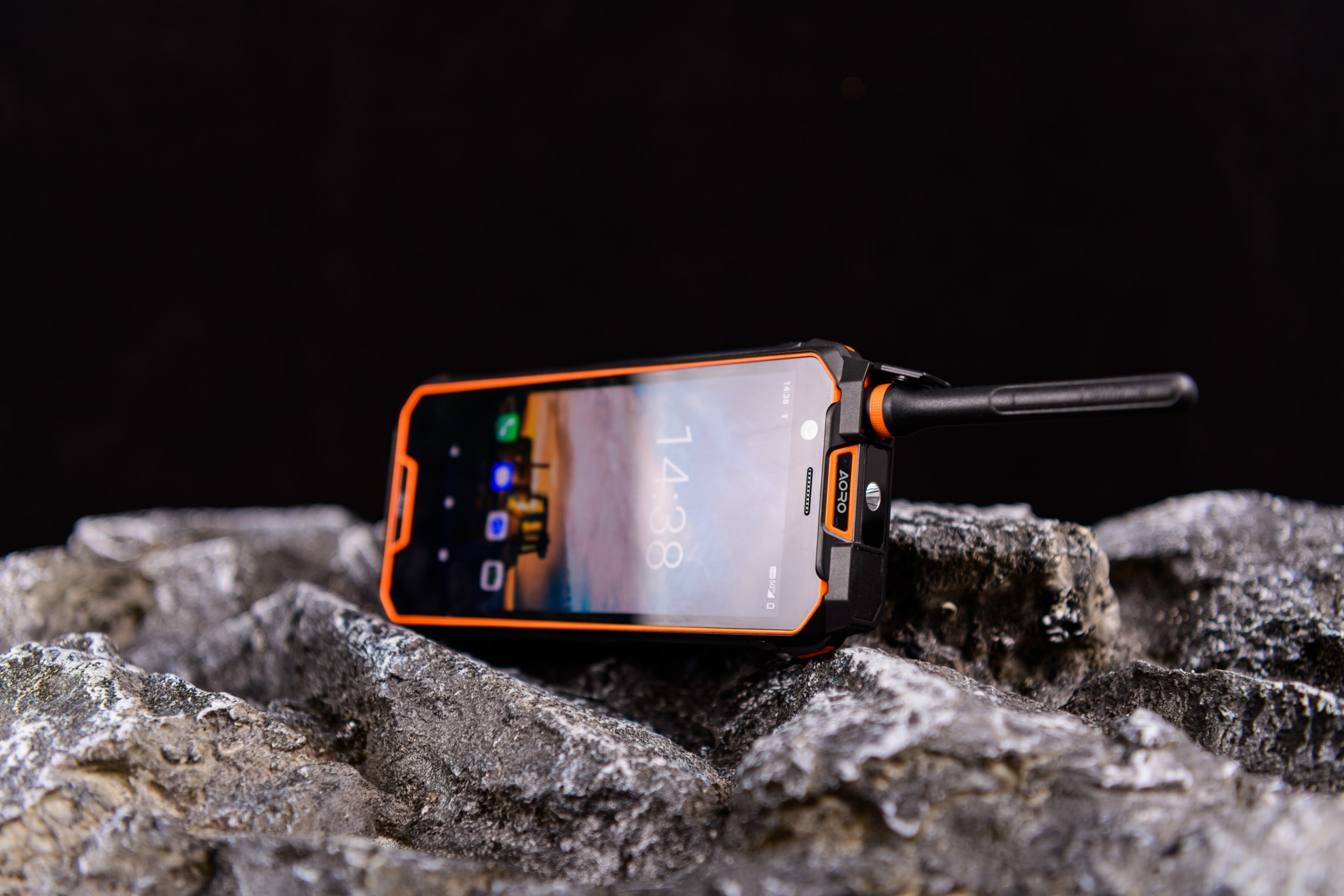 AORO M5-5G三防对讲机：IP68+8000mAh+DMR数模对讲，恶劣环境稳定通信