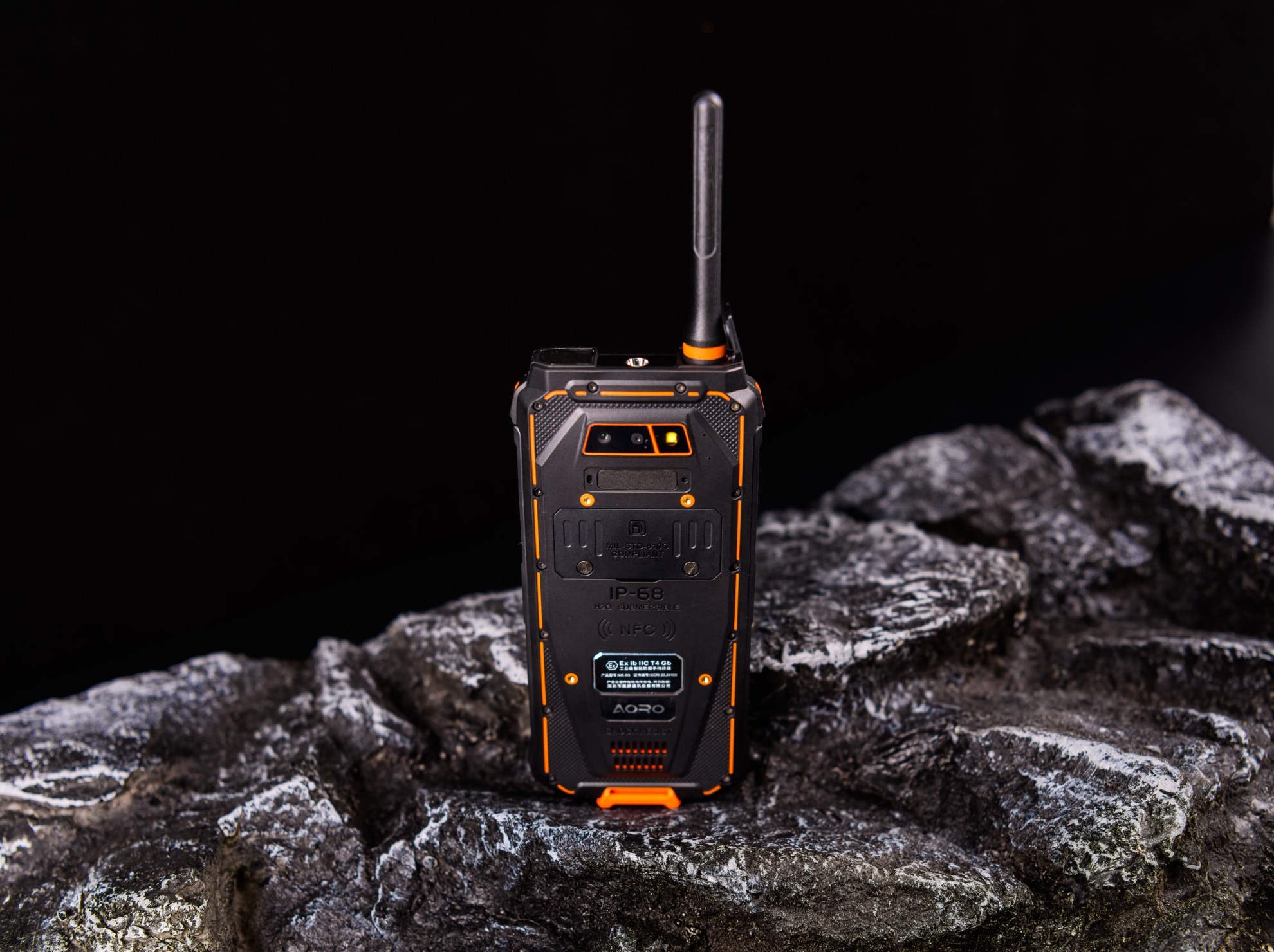 AORO M5-5G防爆对讲机：红外测温+手电+4800W摄像，夜间隐患发现与记录