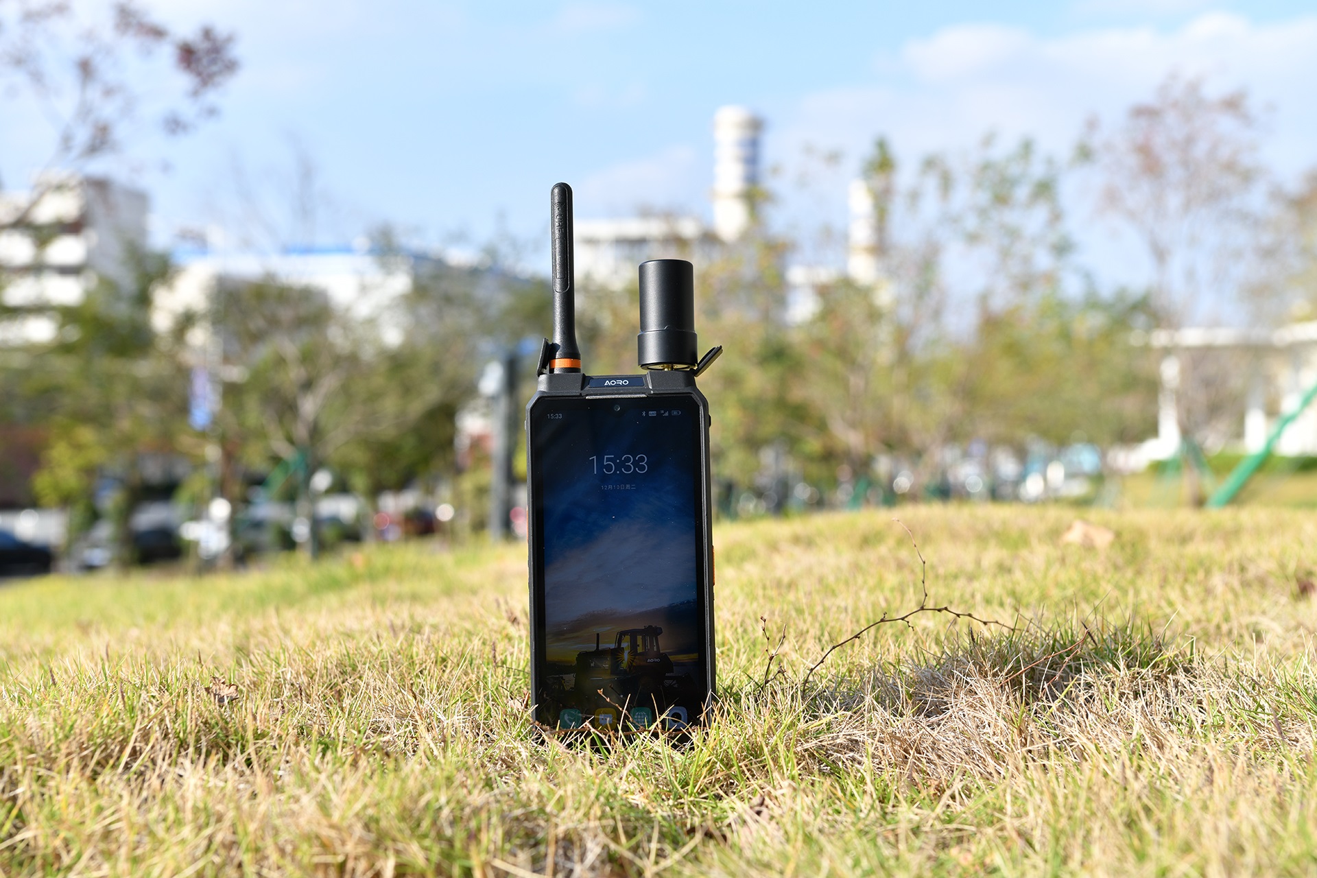 AORO M8 RTK防爆手机：RTK+13MP夜视+64MP主摄，夜间区域边界精准划定