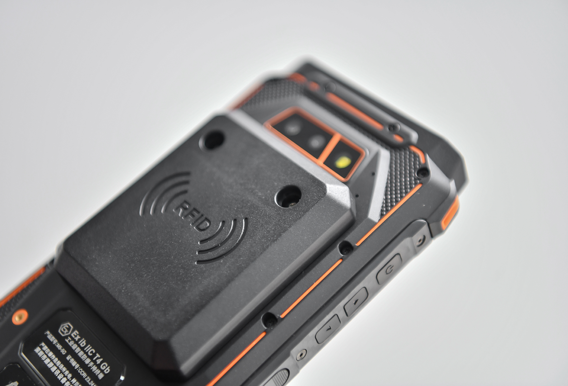 RFID+5G防爆手机：炼化企业数字化转型的现场难题