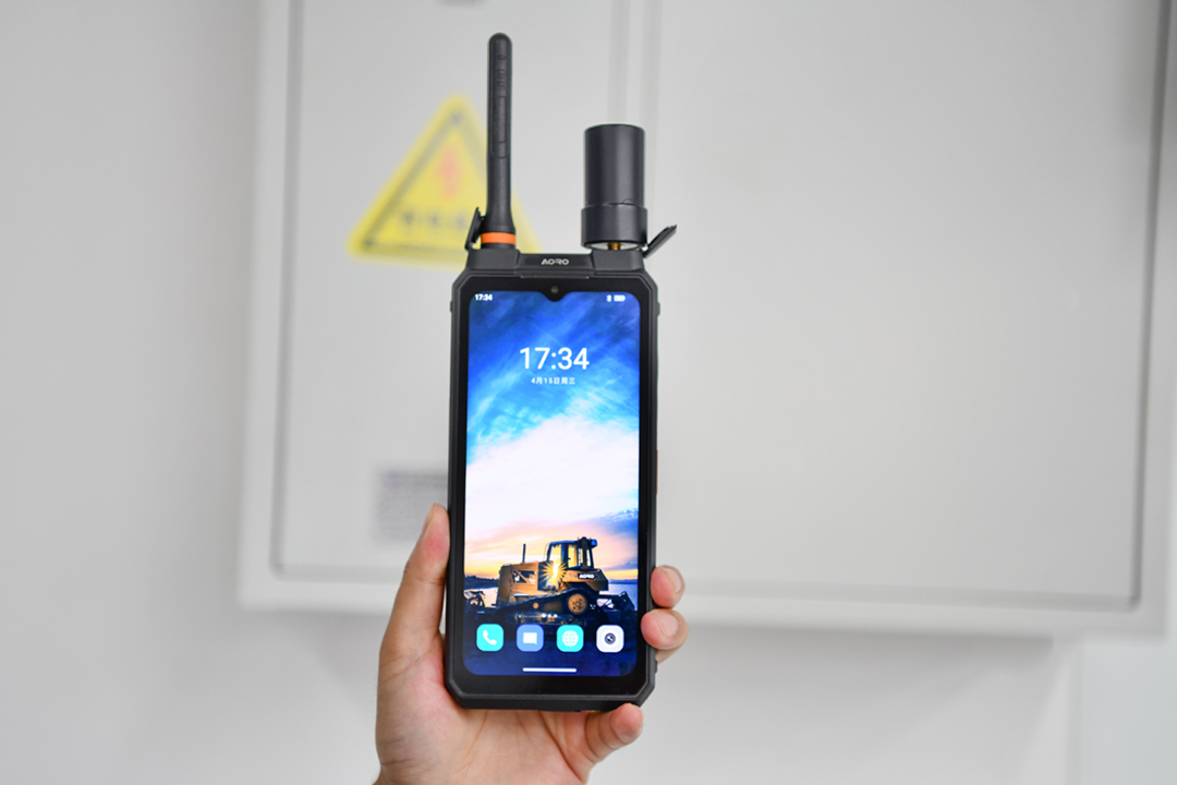 RTK高精度定位三防手机推动精准作业向&ldquo;可视、可控、可溯&rdquo;升级